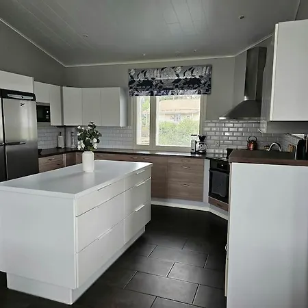 Villa Viihtyisae Koti Laehellae Keskustaa Rovaniemi