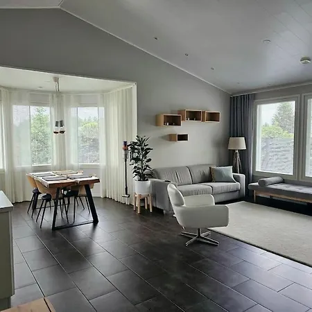 Villa Viihtyisae Koti Laehellae Keskustaa Rovaniemi